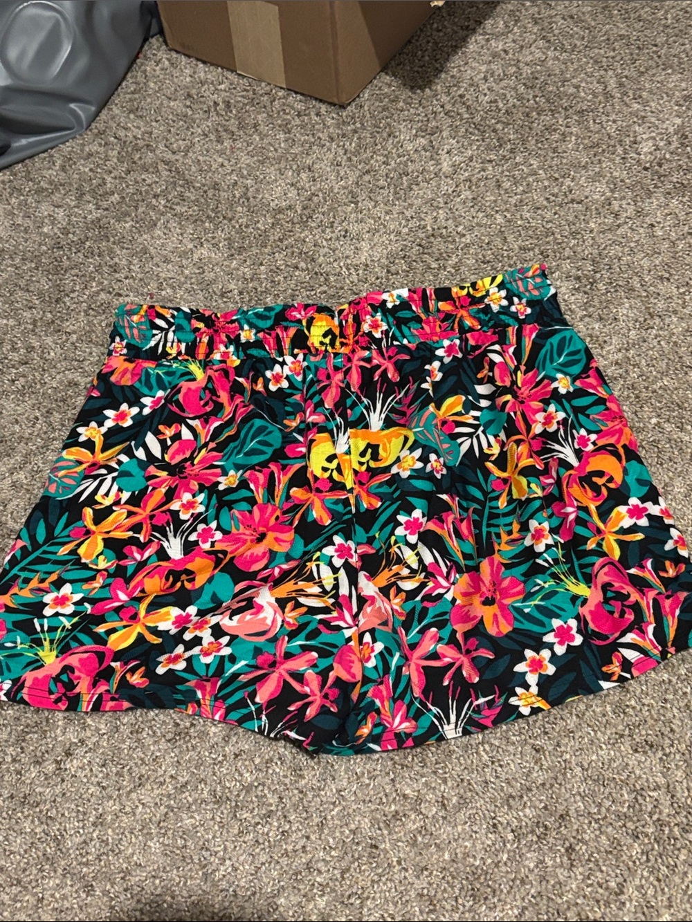 Hurley Women’s Floral Tie-Waist flowy Shorts - perfect for summer! NWT! - Picture 5 of 10